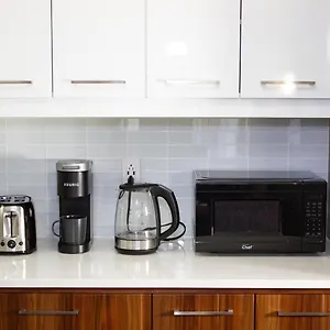 Shiny Spacious With Perfect View In Crescent Montréal